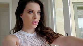 Сисястая мамка трахает зятя на кухне